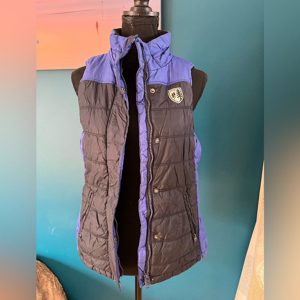 AEO puffer Vest size M
